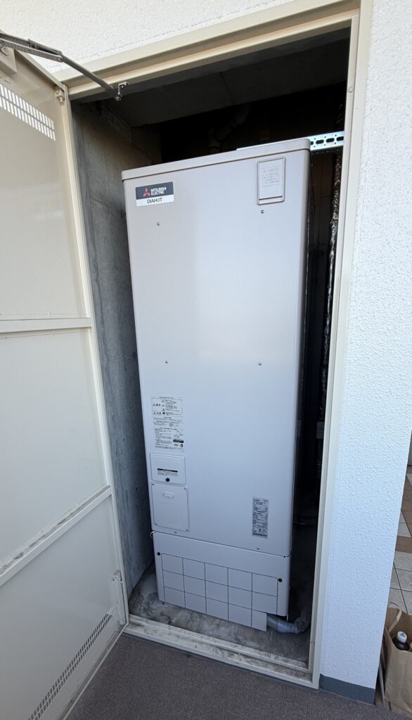マンションにて電気温水器交換